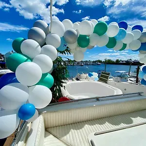  Botel Oceanfront 3-decks @ Yacht